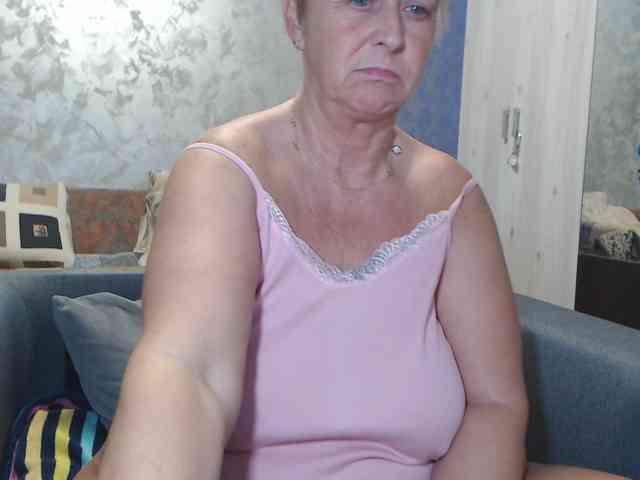 LovePinkLilli webcam