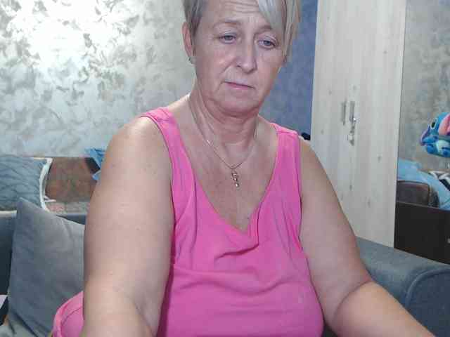 LovePinkLilli webcam