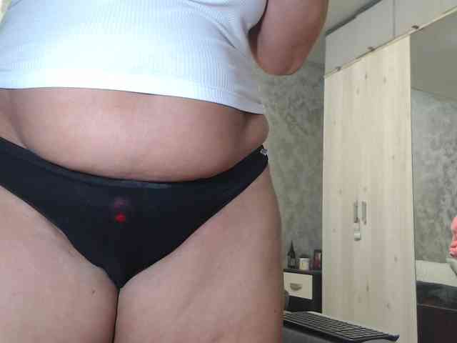 LovePinkLilli webcam