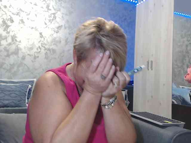 LovePinkLilli webcam