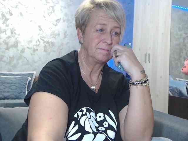 LovePinkLilli webcam