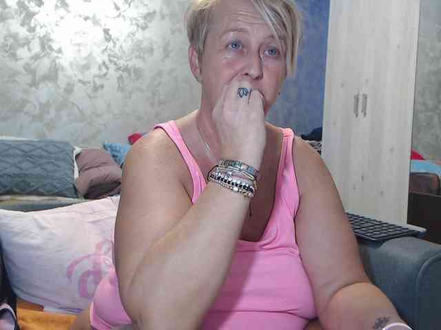 LovePinkLilli webcam