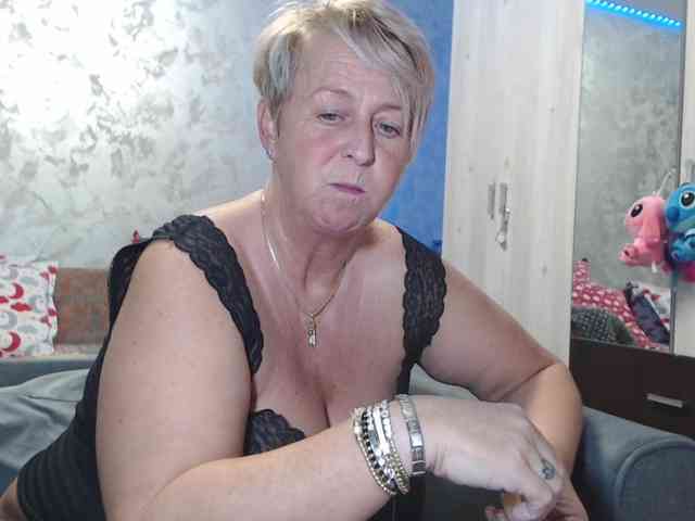 LovePinkLilli webcam