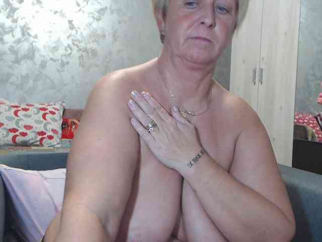 LovePinkLilli webcam