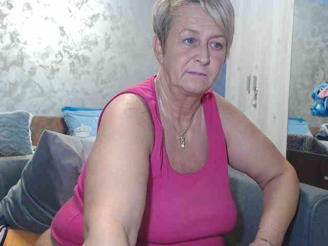 LovePinkLilli webcam