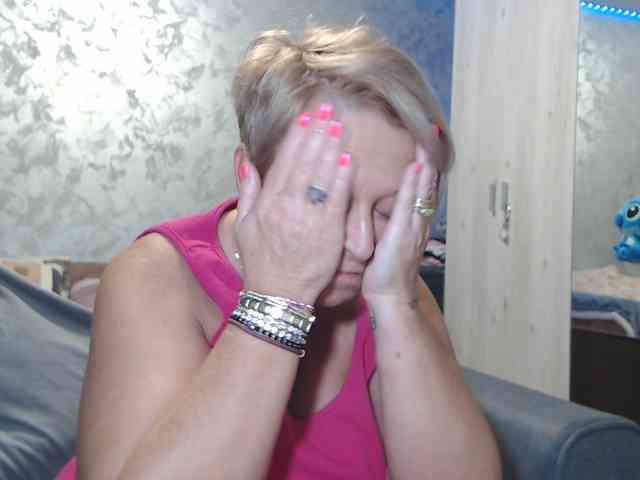 LovePinkLilli webcam