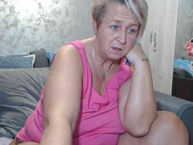 LovePinkLilli webcam