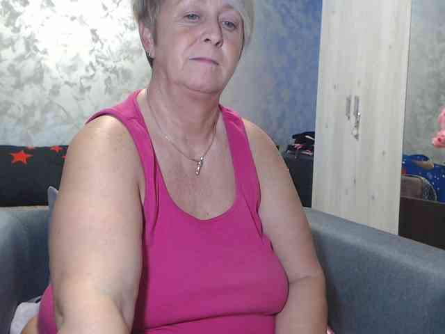 LovePinkLilli webcam