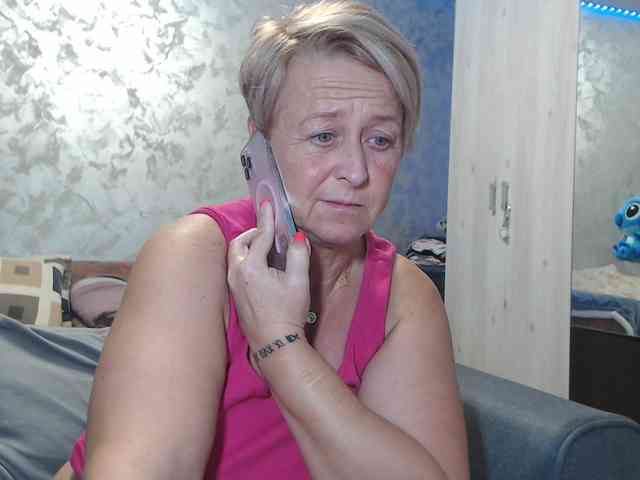 LovePinkLilli webcam