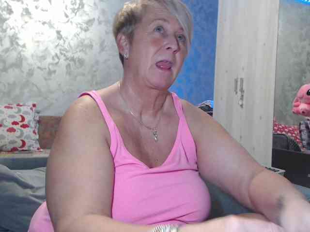 LovePinkLilli webcam