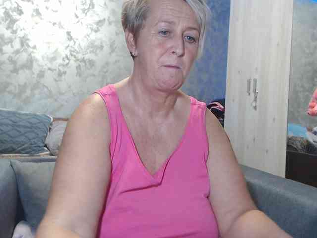 LovePinkLilli webcam