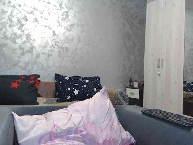 LovePinkLilli webcam