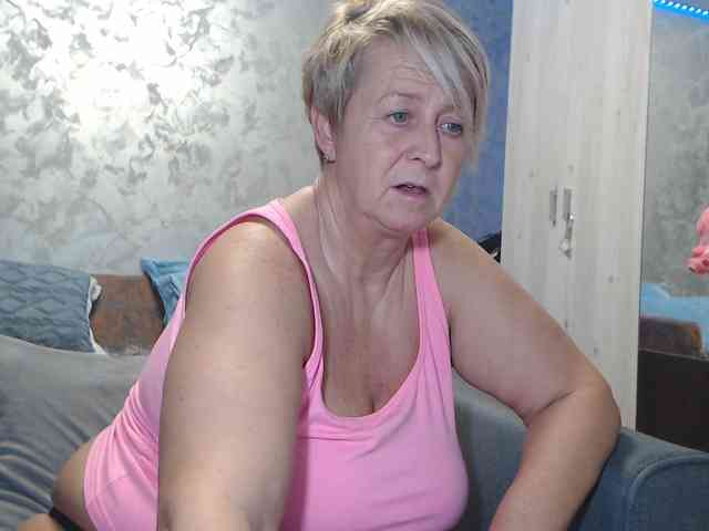 LovePinkLilli webcam