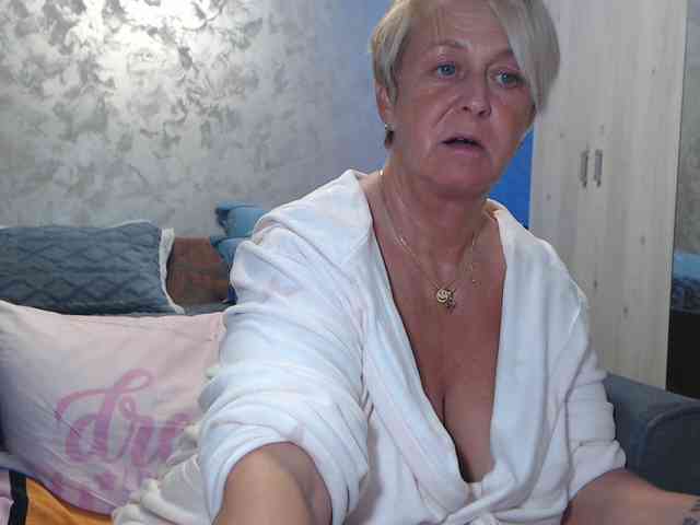 LovePinkLilli webcam