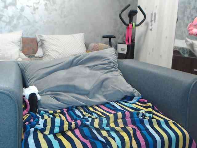 LovePinkLilli webcam