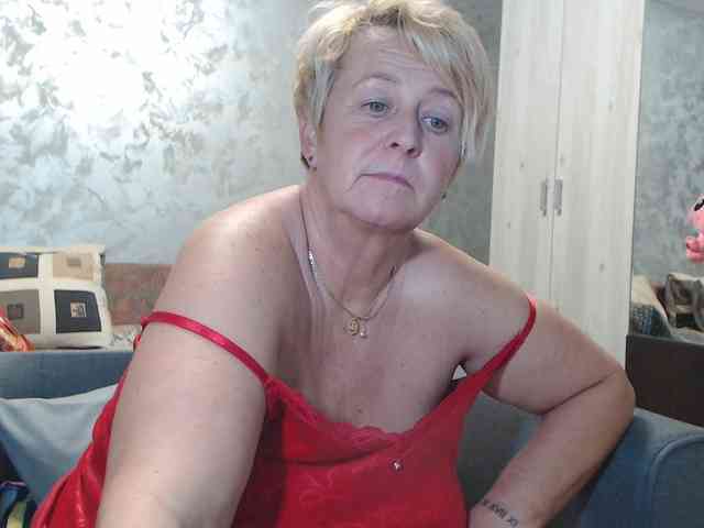 LovePinkLilli webcam
