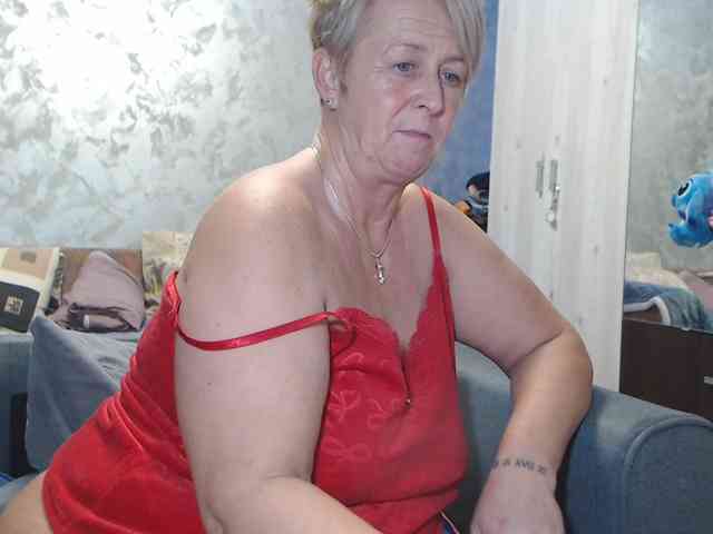 LovePinkLilli webcam