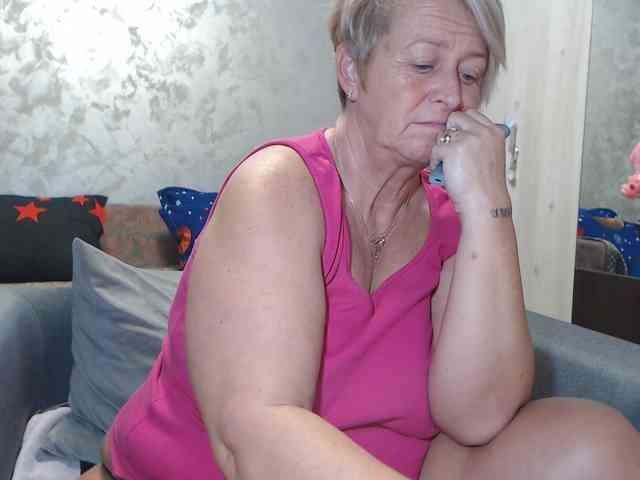 LovePinkLilli webcam