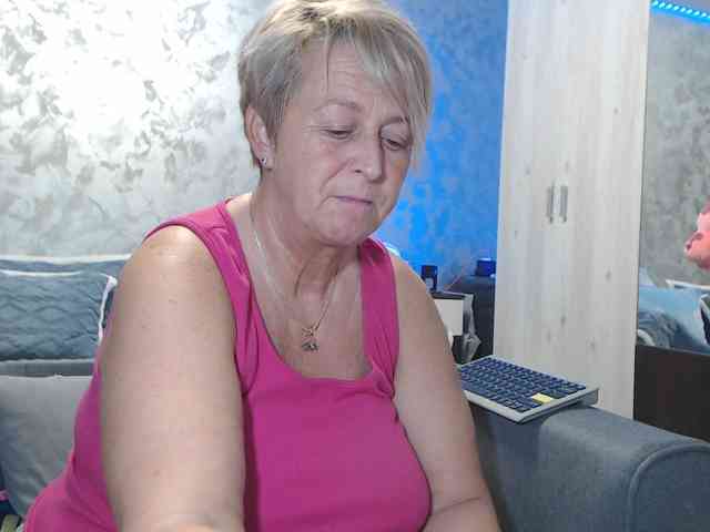 LovePinkLilli webcam