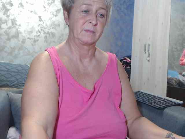 LovePinkLilli webcam