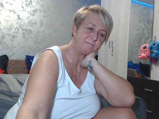 LovePinkLilli webcam