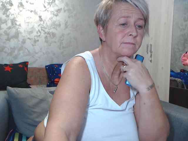 LovePinkLilli webcam