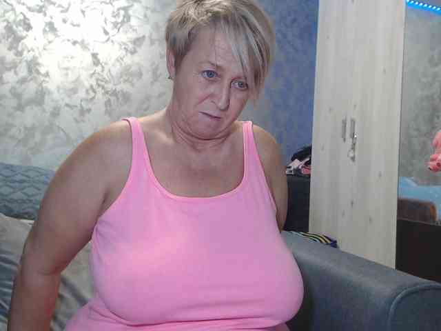 LovePinkLilli webcam