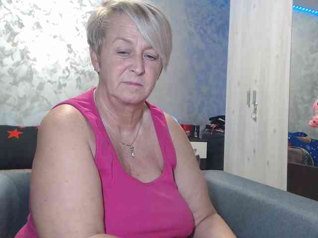 LovePinkLilli webcam