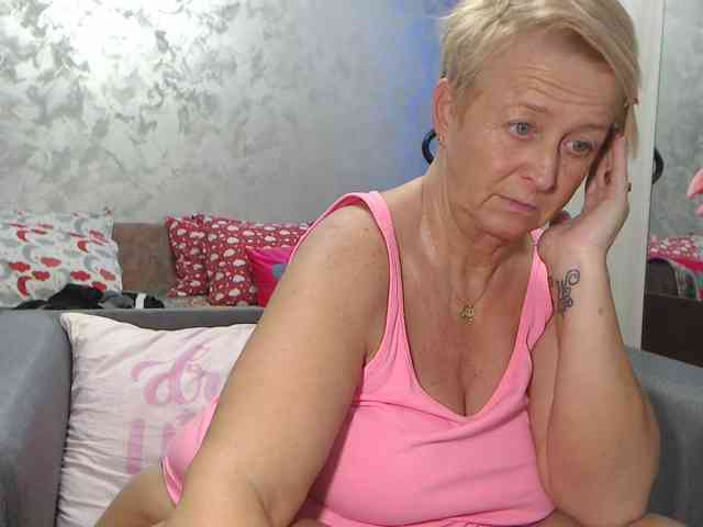 LovePinkLilli webcam