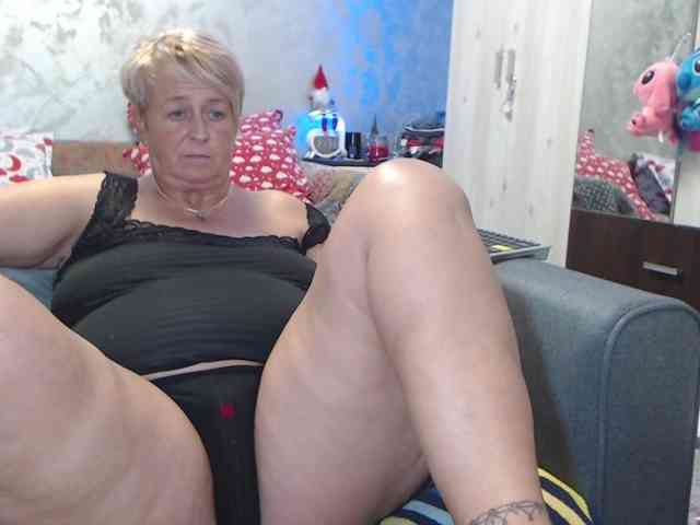 LovePinkLilli webcam