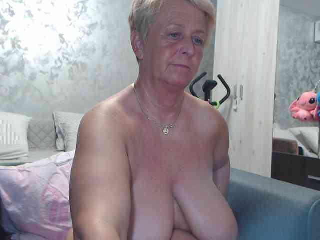LovePinkLilli webcam