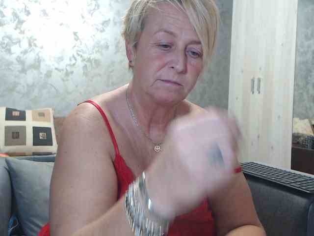 LovePinkLilli webcam