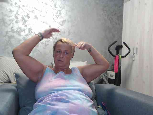 LovePinkLilli webcam