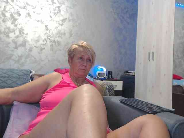 LovePinkLilli webcam