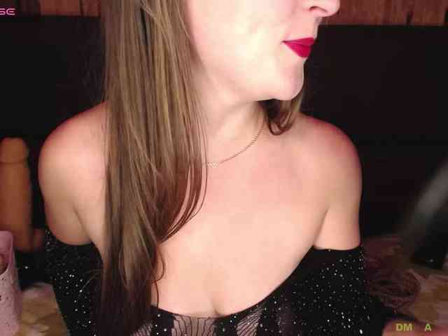 Meghan-M webcam