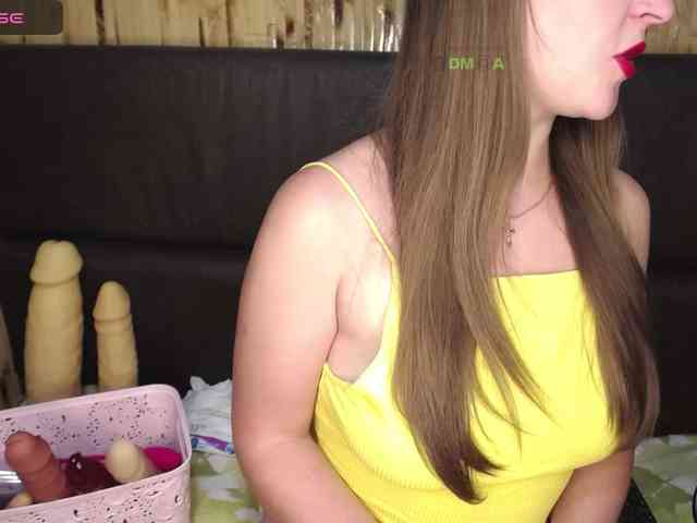 Meghan-M webcam