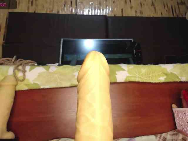 Meghan-M webcam