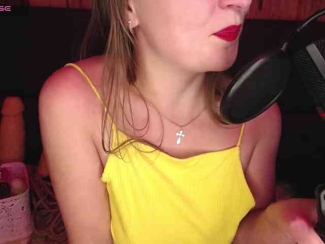 Meghan-M webcam