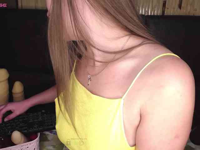 Meghan-M webcam