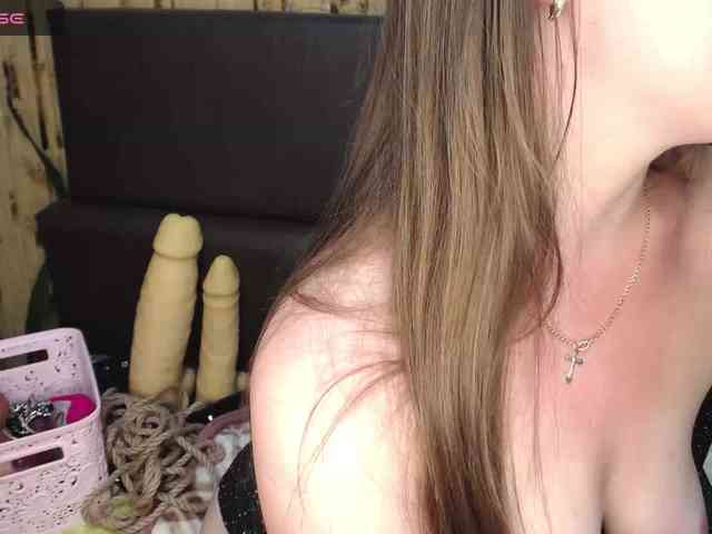 Meghan-M webcam