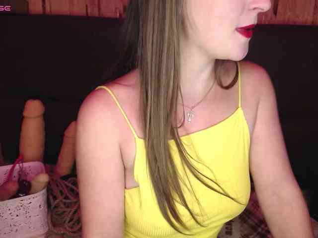 Meghan-M webcam