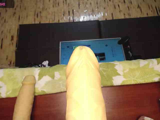 Meghan-M webcam