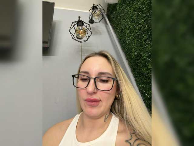 Miss-Fetish's BongaCams show and profile