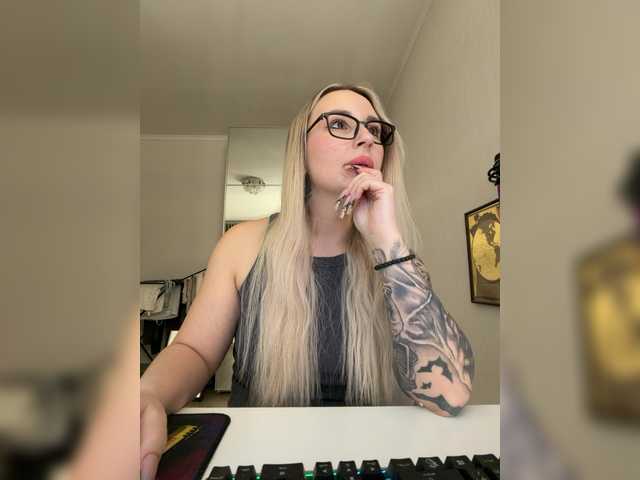 Miss-Fetish's BongaCams show and profile