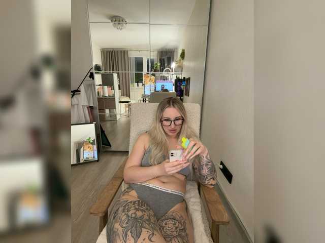 модель Miss-Fetish