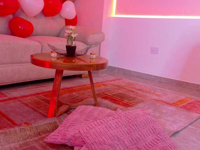 ShanellMoore's BongaCams show and profile