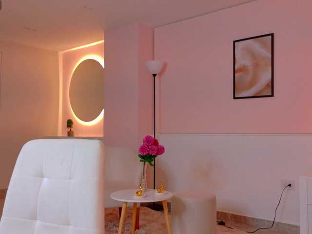 ShanellMoore's BongaCams show and profile