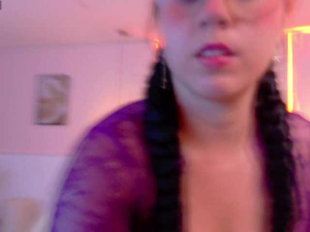 ShanellMoore's BongaCams show and profile