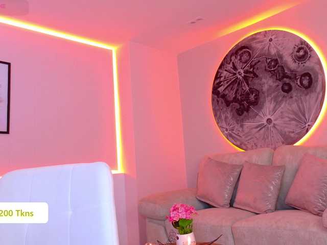 ShanellMoore's BongaCams show and profile