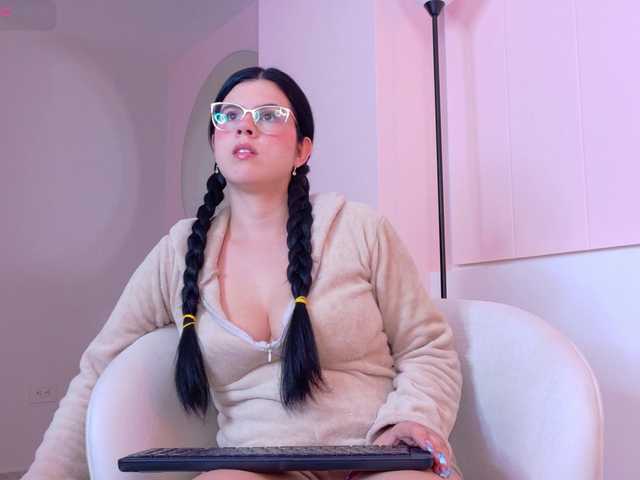 ShanellMoore's BongaCams show and profile